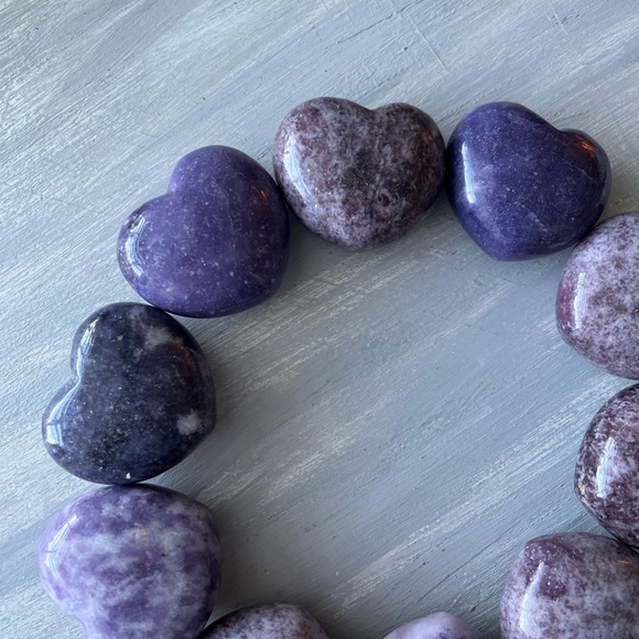 Lepidolite heart - Picture 5 of 7